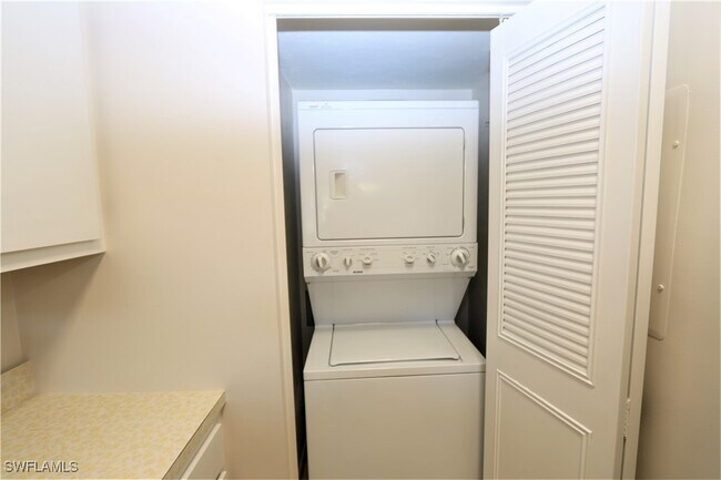 Building Photo - 32 Greenbrier St