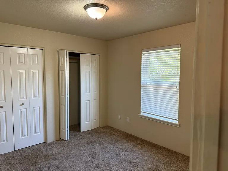 Building Photo - 1672 SW Waterstone Dr
