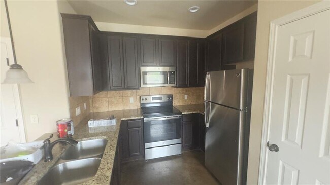 Building Photo - 366 Joanne Lp