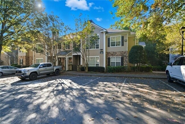 Building Photo - 2400 Cumberland Pkwy SE