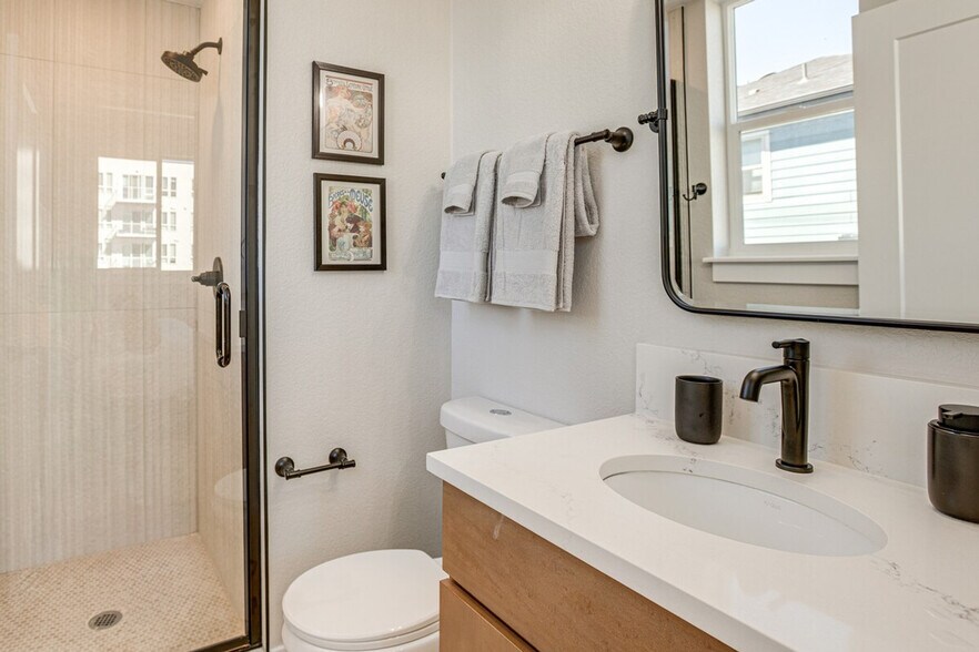 Building Photo - 4100 E Warren Ave