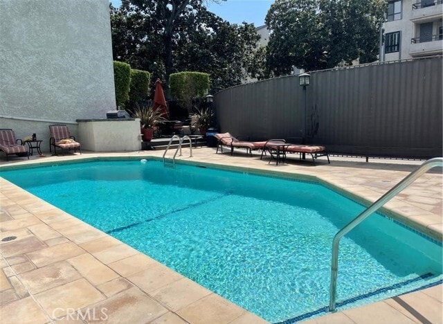 Building Photo - 222 N Rose St