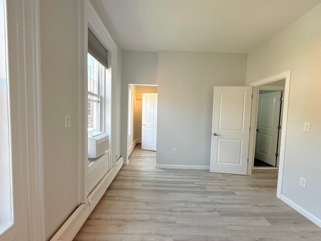 Building Photo - 332 Communipaw Ave