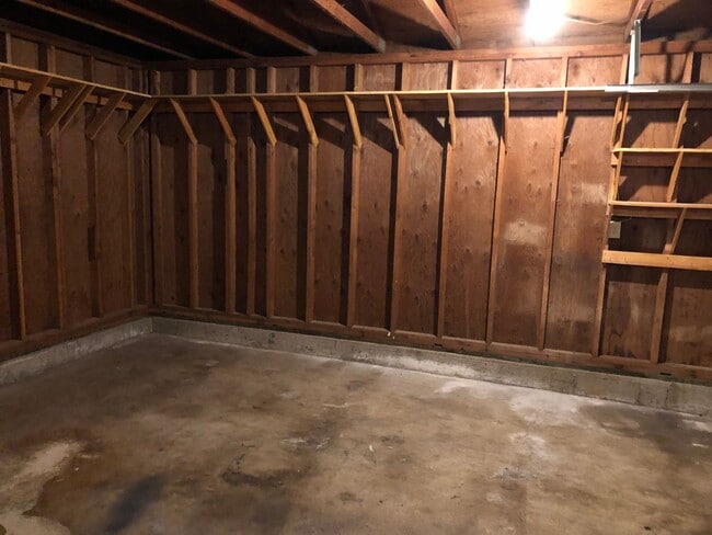 Building Photo - Updated 3 bedroom 1.5 bathroom house in Springfield!