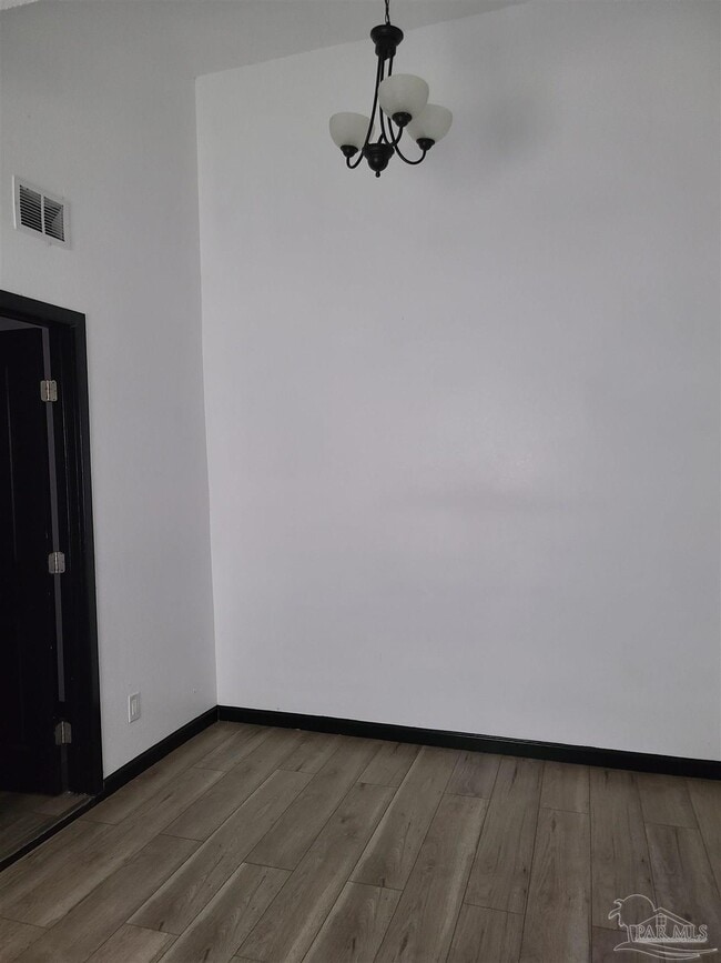 Building Photo - 701 Armenia Dr