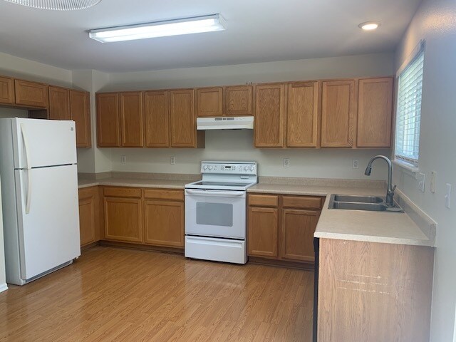 Building Photo - 4952 Tarcoola Ln