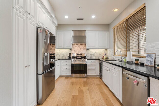 Building Photo - 5701 Kiyot Way