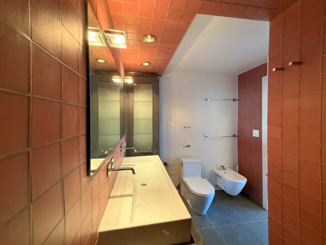 Building Photo - 211 E Ohio St