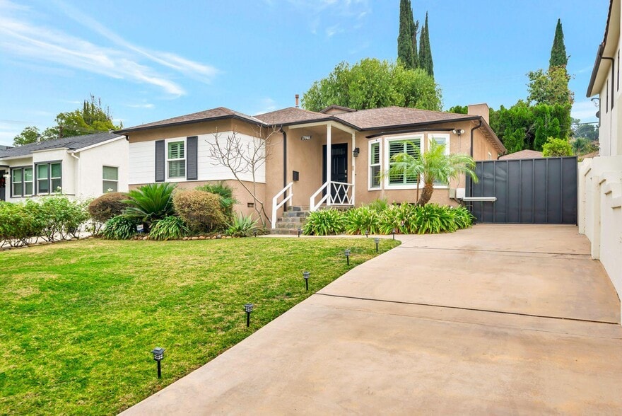 Building Photo - 17946 Valley Vista Blvd