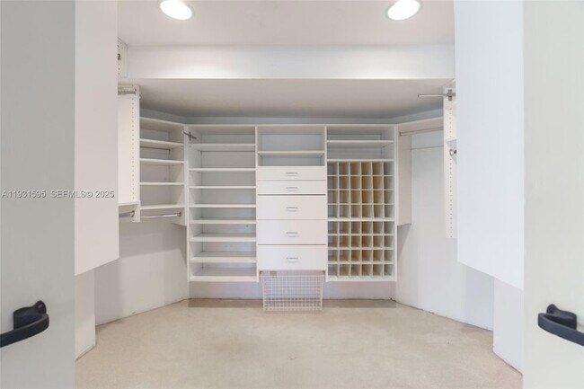 Building Photo - 2130 NE 15th St