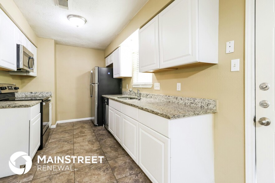 Building Photo - 2227 Lexington Woods Dr