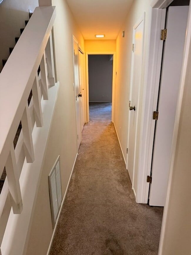 Building Photo - 321 Ski Way