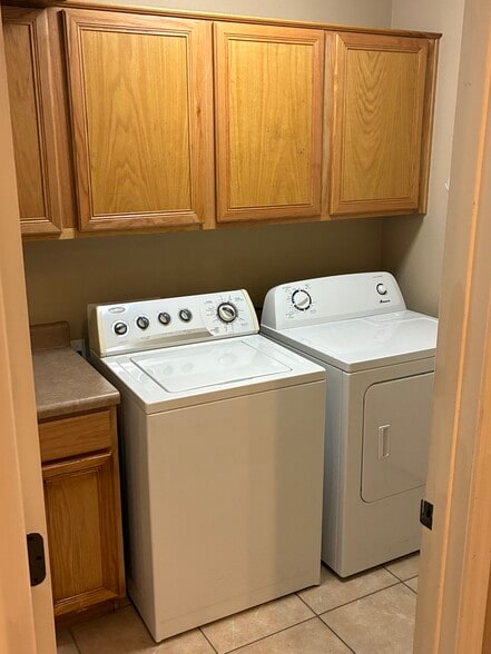 Building Photo - 1370 E Joseph Way