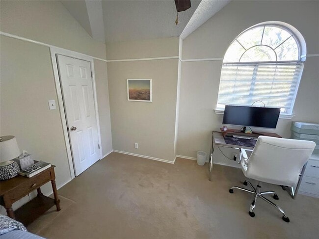 Building Photo - 10106 Vaquero Trail