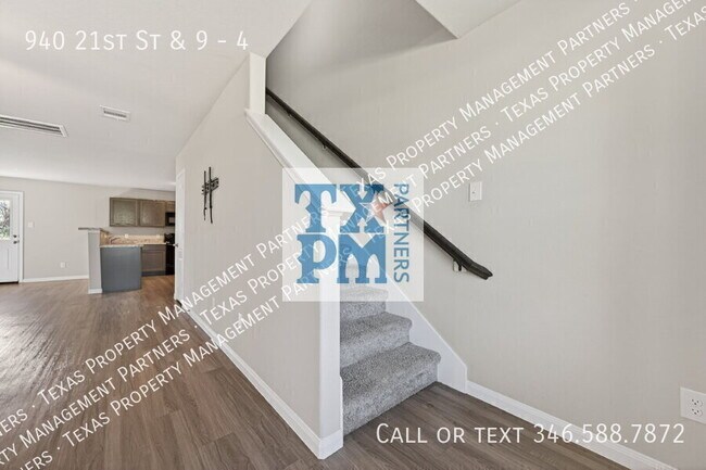 Building Photo - 940 21st St