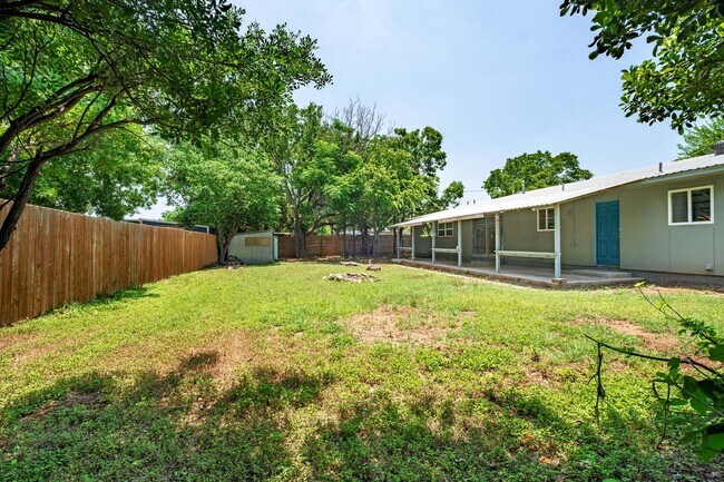 Building Photo - Quaint 3 Bedroom, 2 Bath Home in Cedar Park