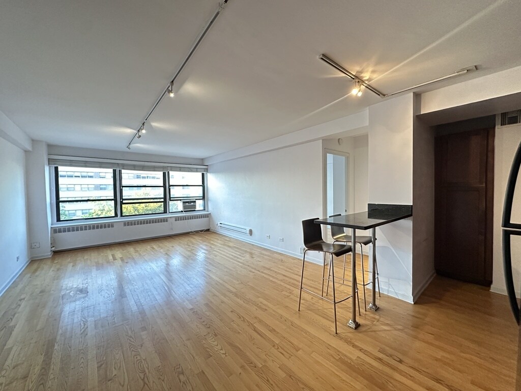 Building Photo - 4180 N Marine Dr