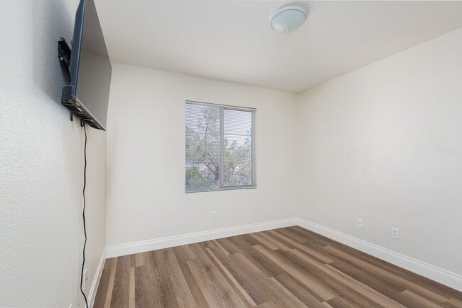 Building Photo - Recently renovated 4 br home in the Southwest