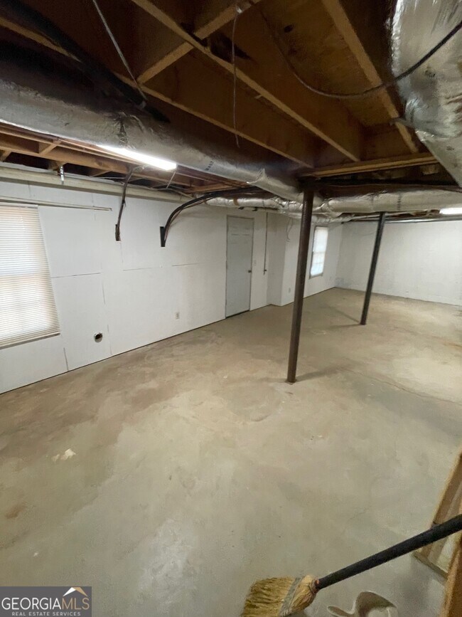 Building Photo - 121 Chipley Creek Dr