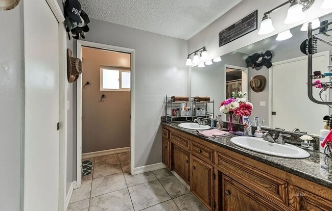 Building Photo - Beautiful Solar-Powered 4 Bedroom Home