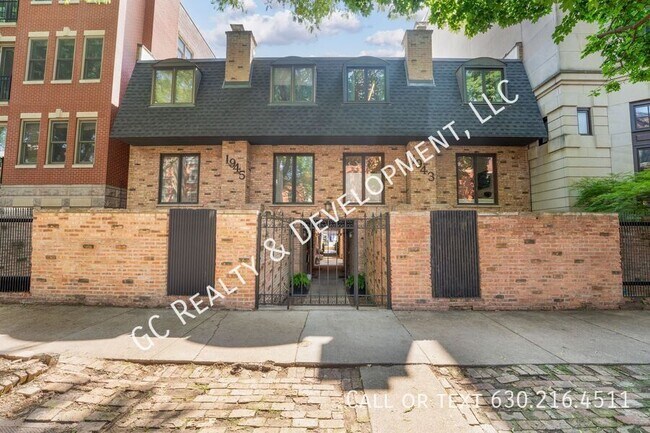 Primary Photo - 1943 N Hudson Ave