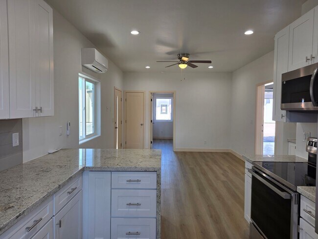 Building Photo - 370 Riverfront Dr