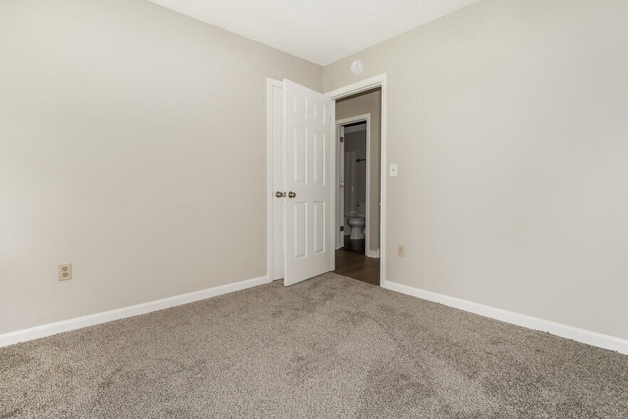 Building Photo - 6863 Delta Newberry Cove