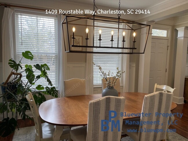 Building Photo - Spacious 4 Bed, 2.5 Bath Available April 1, 2026