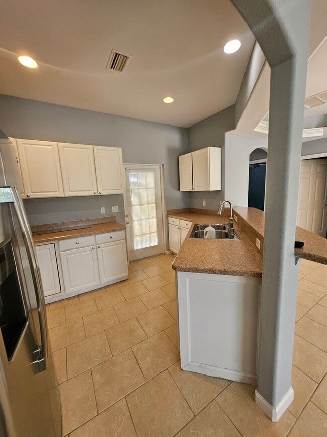 Building Photo - 22 Donlon Dr