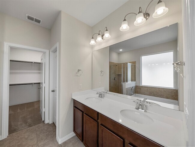 Building Photo - 1260 Sharp St