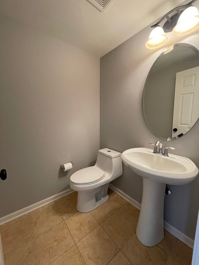 Building Photo - 3414 Cameron Dr