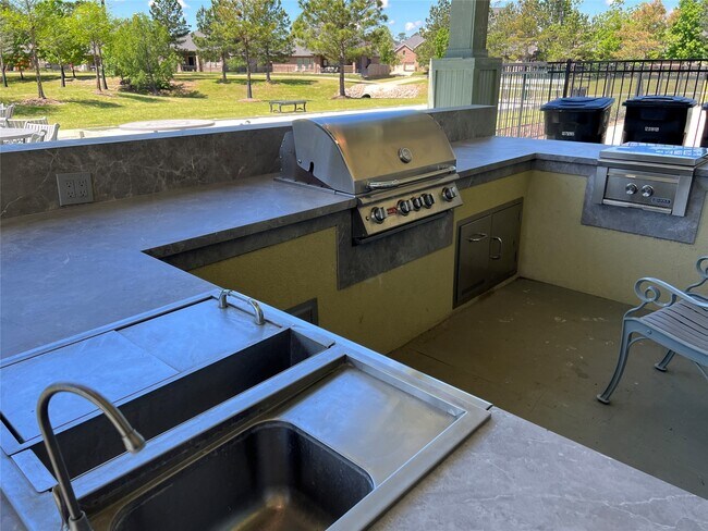 Building Photo - 10542 Preserve Wy