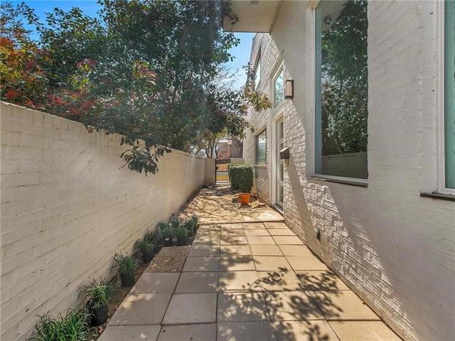 Building Photo - 3700 W 6th St