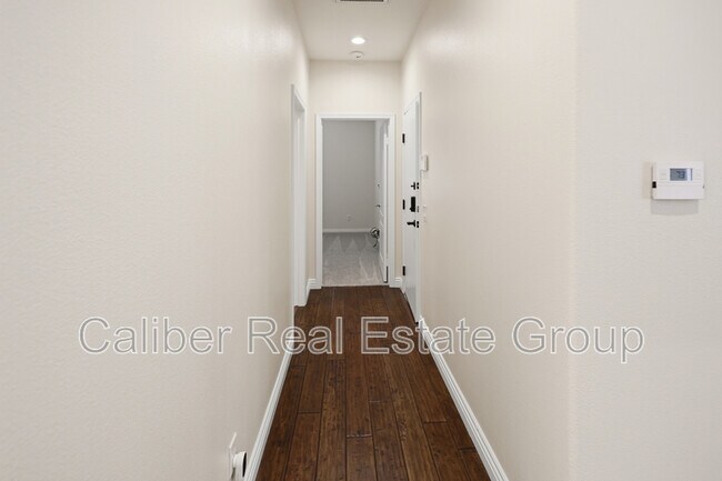 Building Photo - 26 Shadowplay