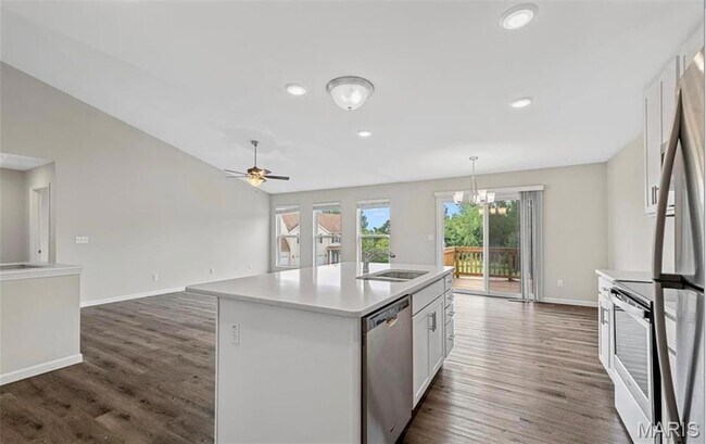 Building Photo - 4602 Siesta Dr