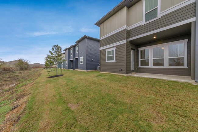 Building Photo - 1015 Vista View Dr