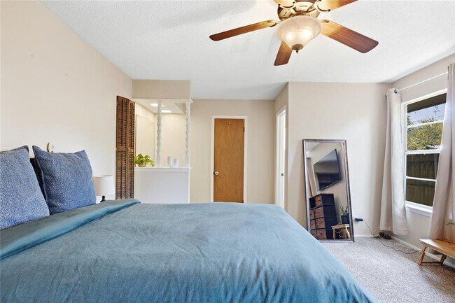 Building Photo - 13319 Water Oak Ln
