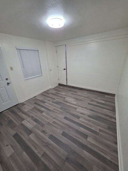 Building Photo - 9208 Park St