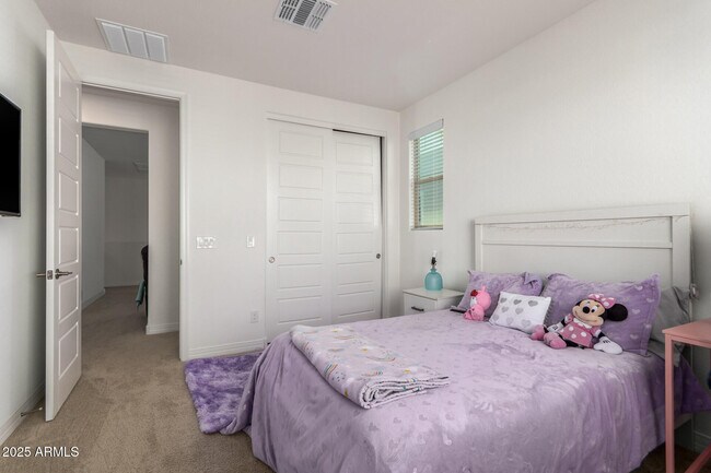 Building Photo - 5747 S Labelle