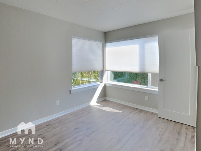 Building Photo - 17231 SW Goldcrest Ln