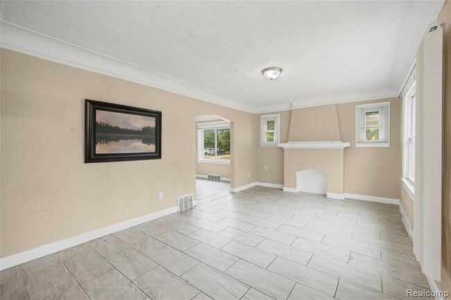 Building Photo - 16253 Strathmoor St