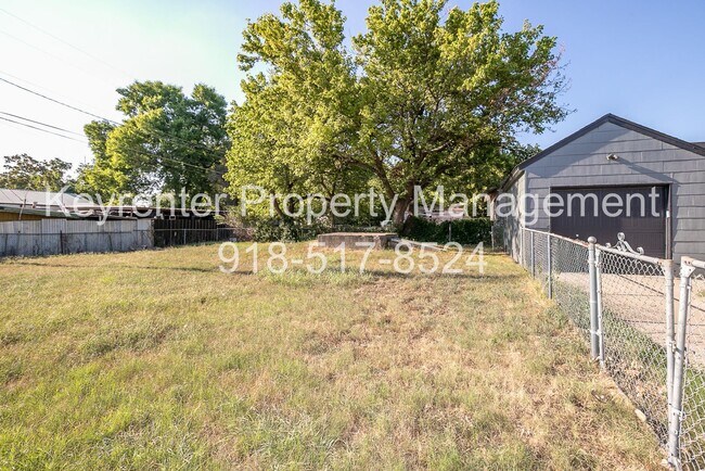 Building Photo - 1502 N Columbia Ave