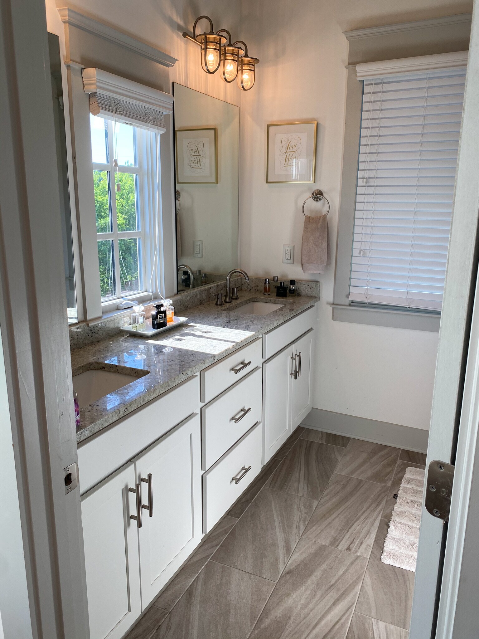 Building Photo - 204 Burns Ave