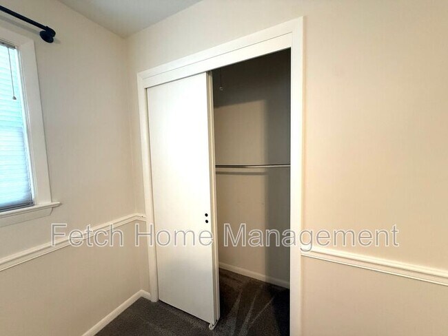 Building Photo - 417 Surrey Dr