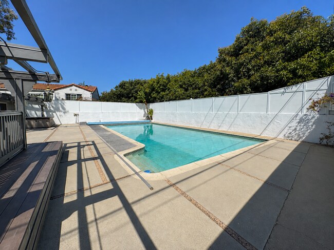 Building Photo - 352 Glen Ellen Dr