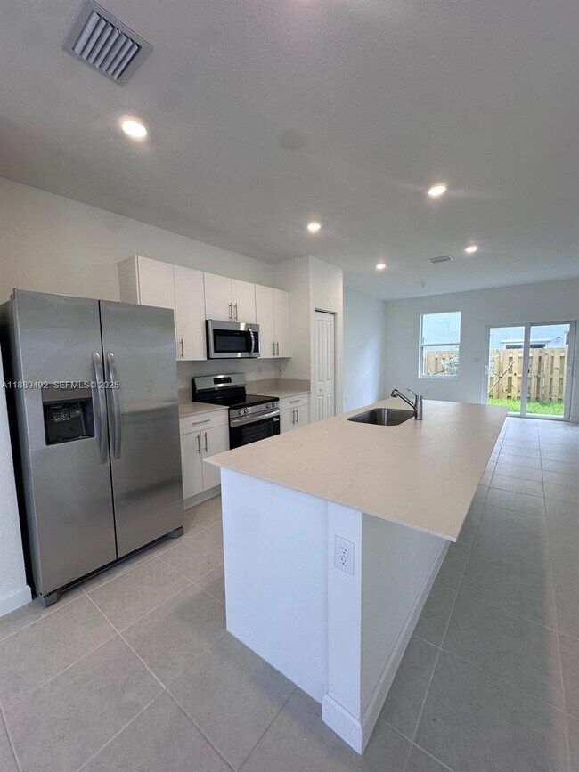 Building Photo - 1183 NW 1st Ter