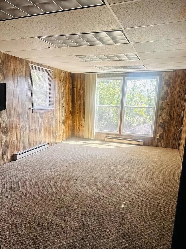 Building Photo - 226 Walnut St