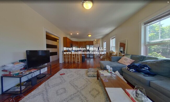 Building Photo - 156 School St