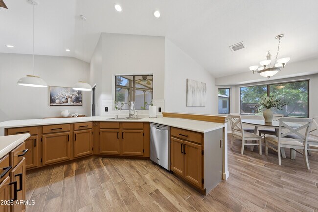 Building Photo - 10432 W Avalon Dr
