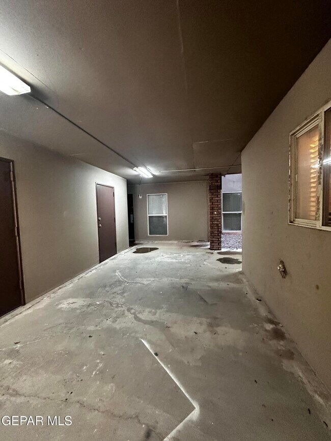 Building Photo - 4433 N Stanton St